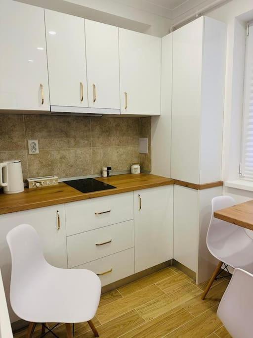 Cozyapartment14 Rosu ภายนอก รูปภาพ